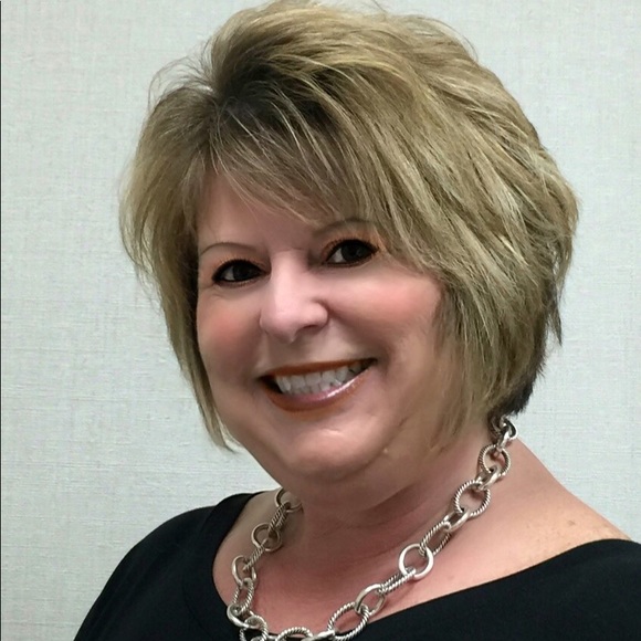 Meet your Posher, Glenda - Picture 2 of 3